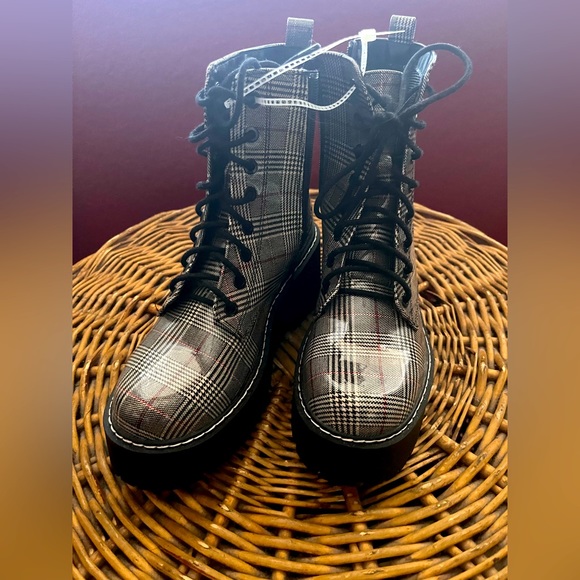 Soda Plaid Platform Combat Boots - Picture 4 of 6